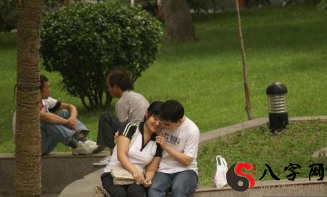 Dreaming about snapping with an ex-boyfriend