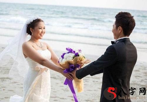 Dreaming that your boyfriend is married to someone else
