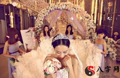 Dreaming of marrying a classmate