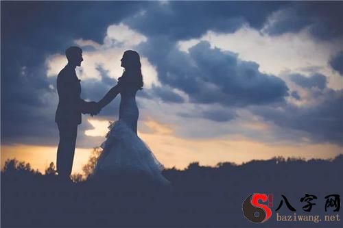 Dreaming of getting married in a strange place