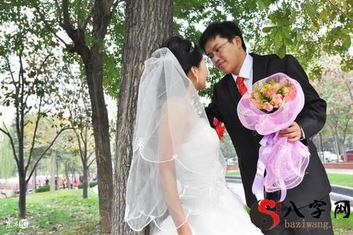 Dreaming of being married to a female friend