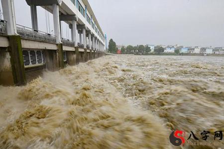 I dreamt that I was separated from my husband when the flood came.