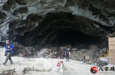 Dreaming of being trapped in a cave