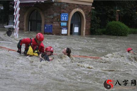 Dreaming of saving someone from a flood