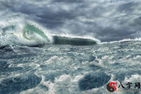 Dreaming of a tsunami climbing high into the sky