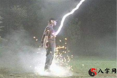 Dreaming of being struck by lightning