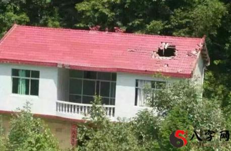 Dreaming of a collapsed roof