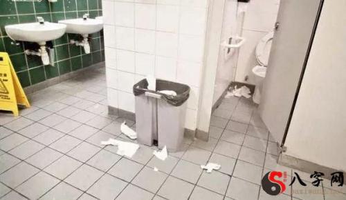 Dreaming of going to the bathroom without a door