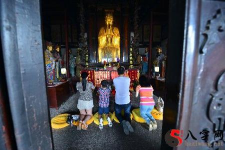 Dreaming of going to a temple to return a wish