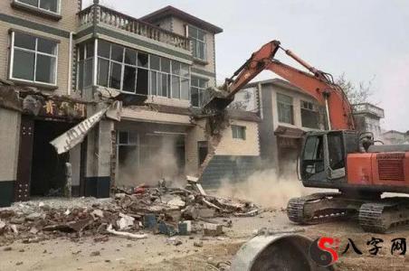 Dreaming of an old house collapsing