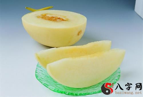 Pregnant woman dreaming of eating melon