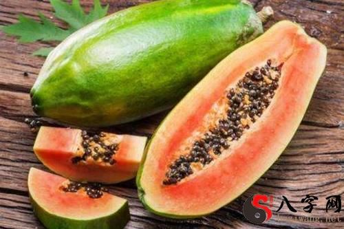 Pregnant woman dreaming of papaya