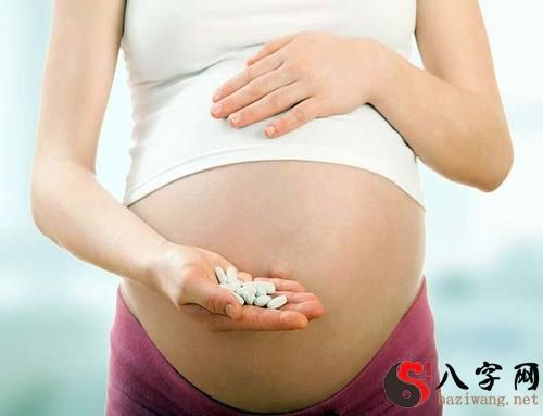 Pregnant woman dreaming of 2 little boys