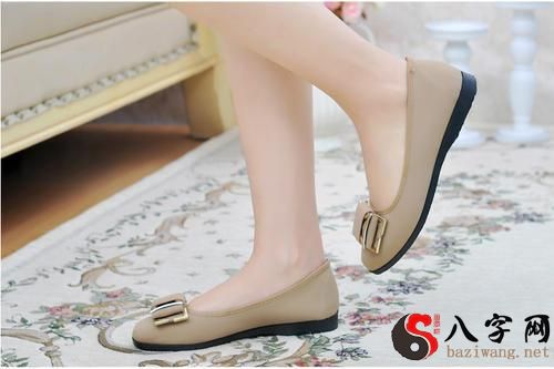 Pregnant women dreaming of shoes