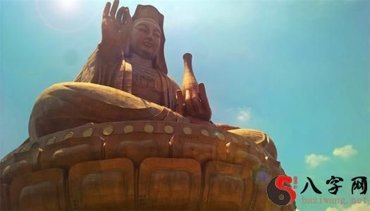 Pregnant woman dreaming of a golden Buddha