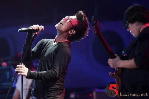 Pregnant women dream of singing