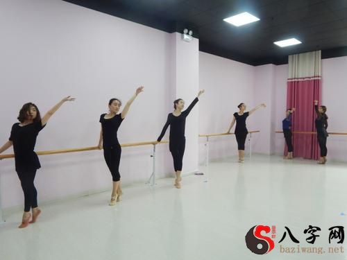 Dreaming of rehearsing a dance with others