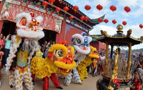 Dreaming of a temple lion dance