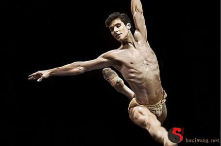 Dreaming of a male celebrity dancing