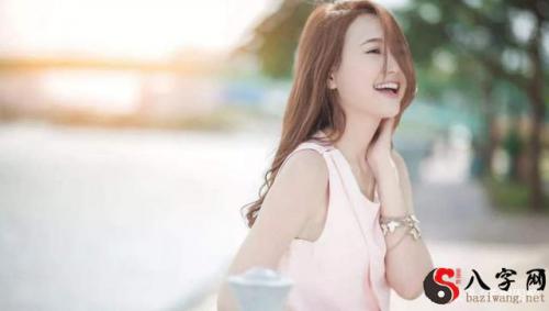 Summarize the most fateful moles for women and see if you have one on your body